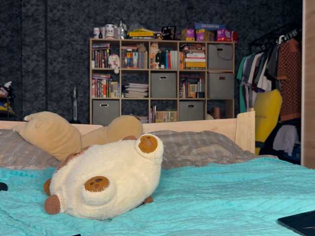 charmingaura1 live cam on BongaCams