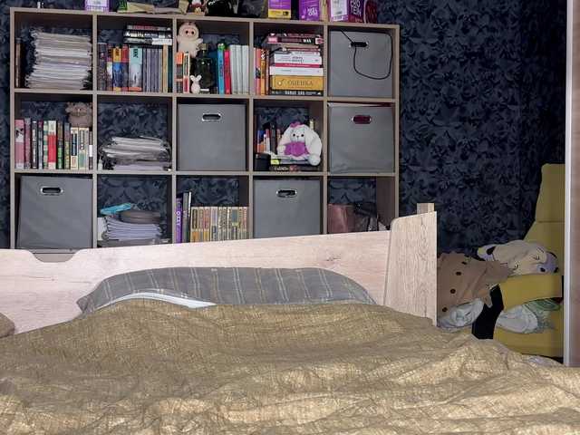 charmingaura1 live cam on BongaCams