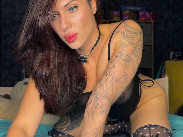 charmingaura1 live cam on BongaCams