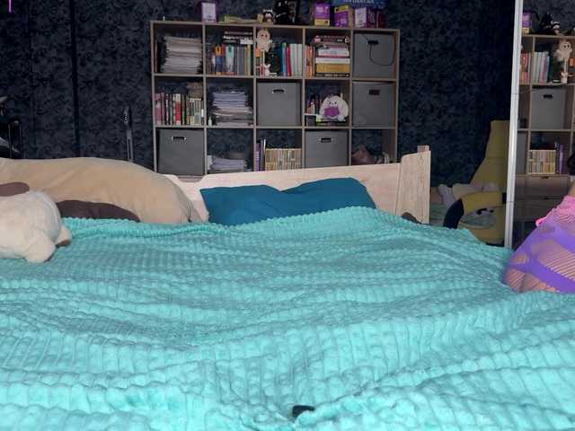 charmingaura1 live cam on BongaCams