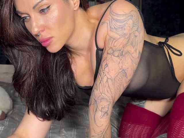 charmingaura1 webcam