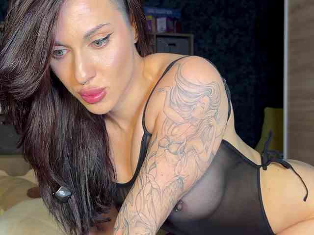 charmingaura1 webcam