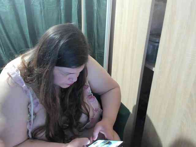 Ionysexylips69 webcam