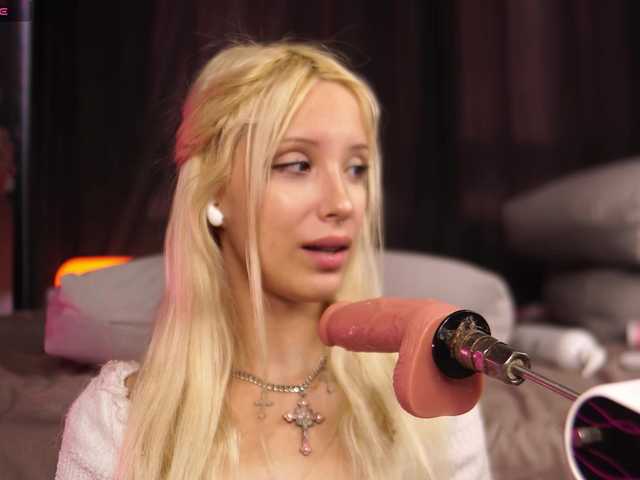 fluffiebaby live cam on BongaCams