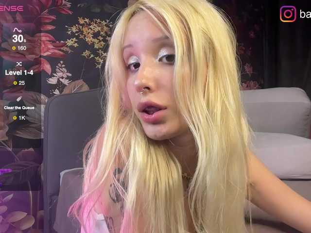 fluffiebaby live cam on BongaCams