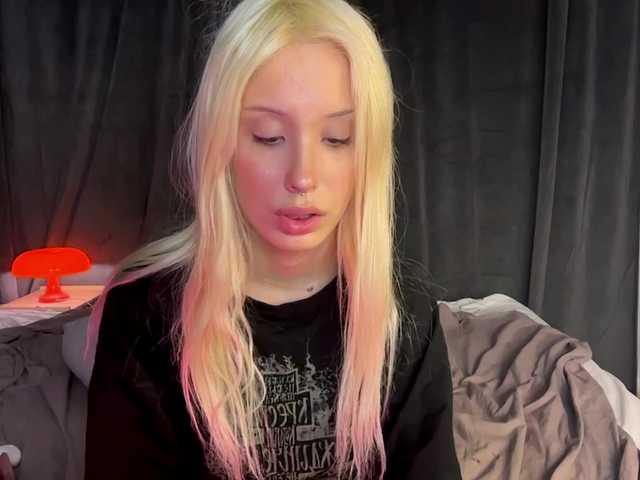 fluffiebaby live cam on BongaCams