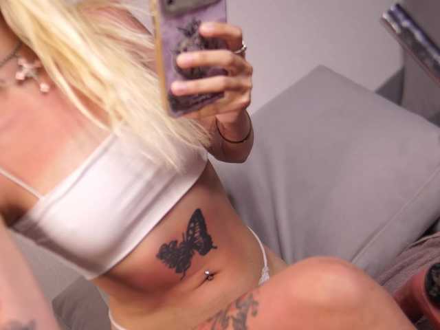 fluffiebaby live cam on BongaCams