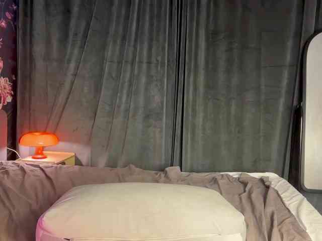 fluffiebaby's live room