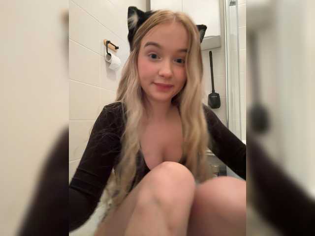 MeowMia's BongaCams show and profile