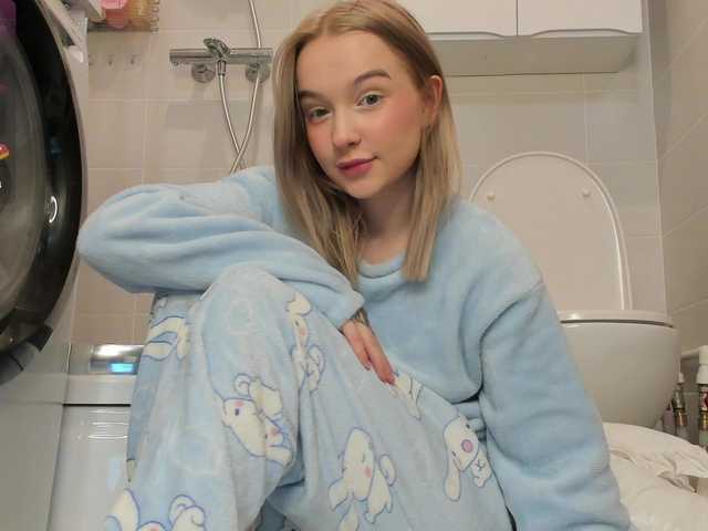 MeowMia's BongaCams show and profile