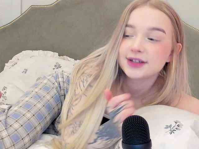 Live stream of MeowMia