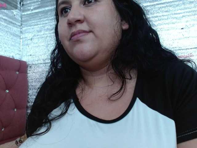 emilynessa live cam on BongaCams
