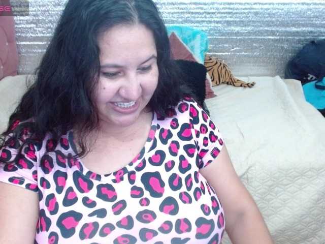emilynessa live cam on BongaCams