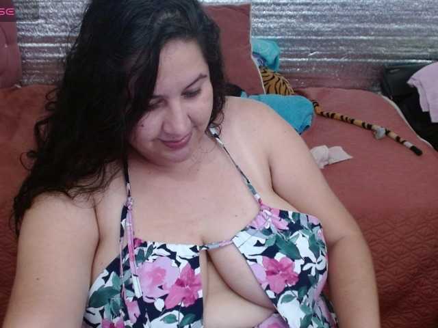 emilynessa live cam on BongaCams