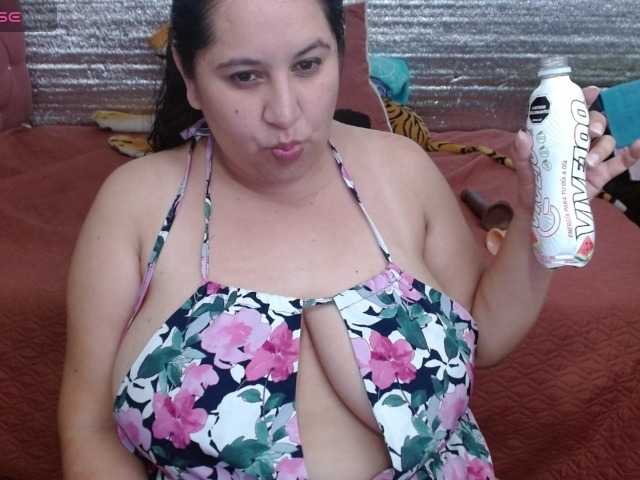 emilynessa live cam on BongaCams