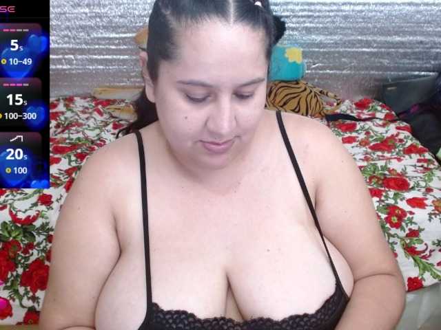 emilynessa live cam on BongaCams