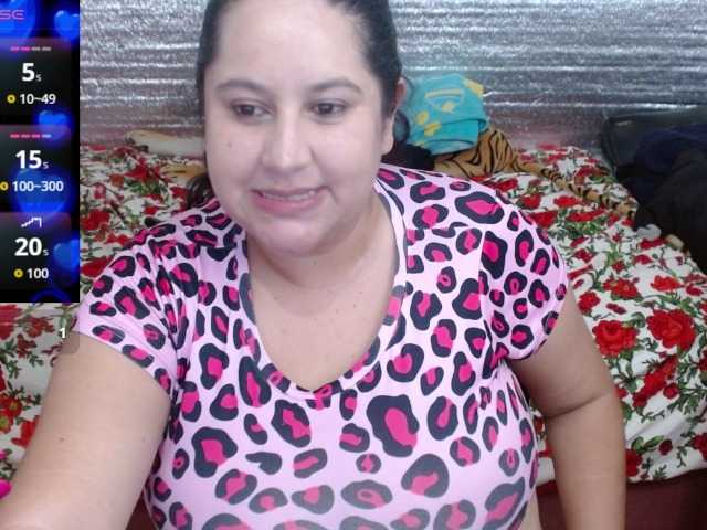 emilynessa live cam on BongaCams