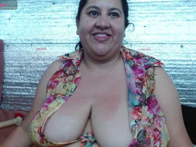 emilynessa Live Cam on BongaCams