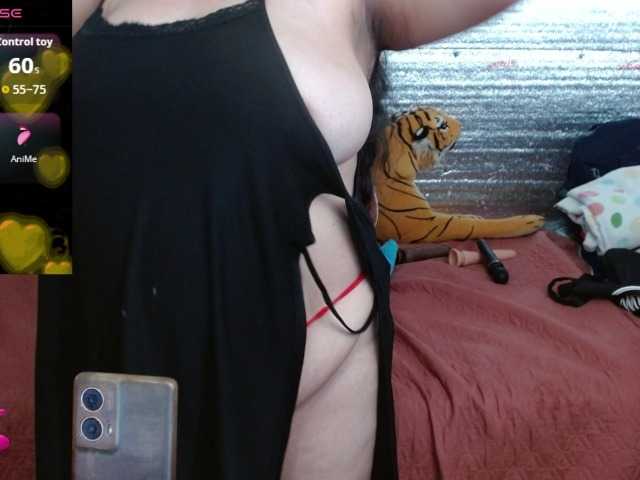 emilynessa live cam on BongaCams