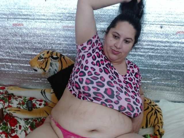 emilynessa live cam on BongaCams