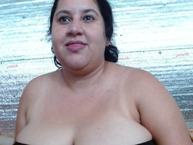 emilynessa live cam on BongaCams