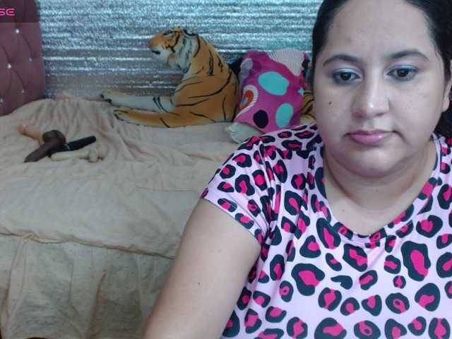 emilynessa live cam on BongaCams