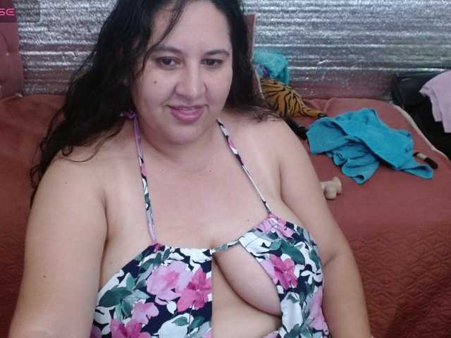 emilynessa live cam on BongaCams