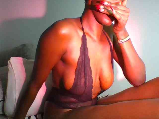 Sexymaya22 webcam