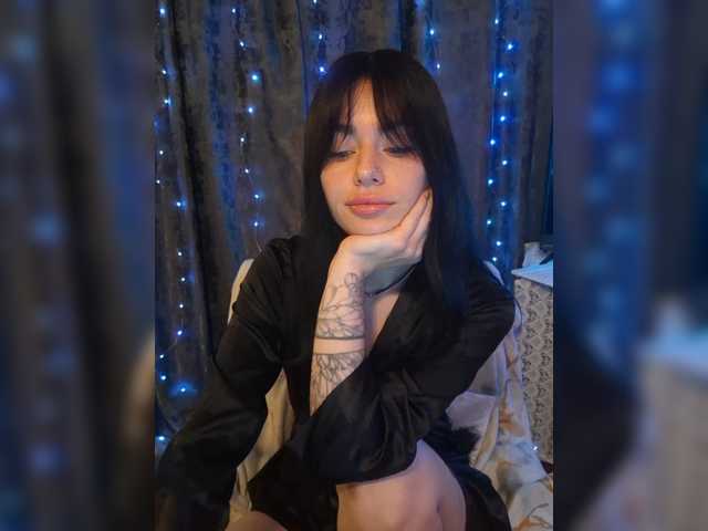 Kelseyy live cam preview