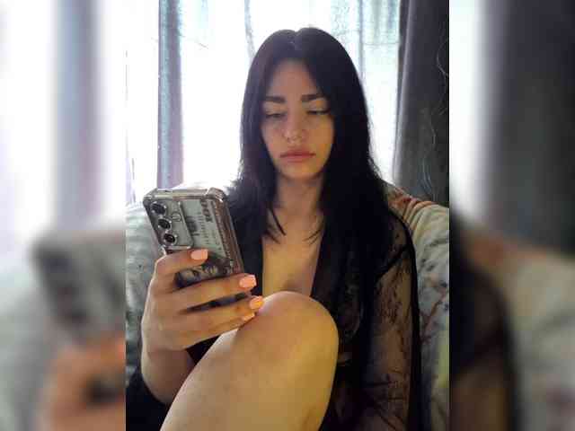 Model ini sedang live sekarang. Kelseyy