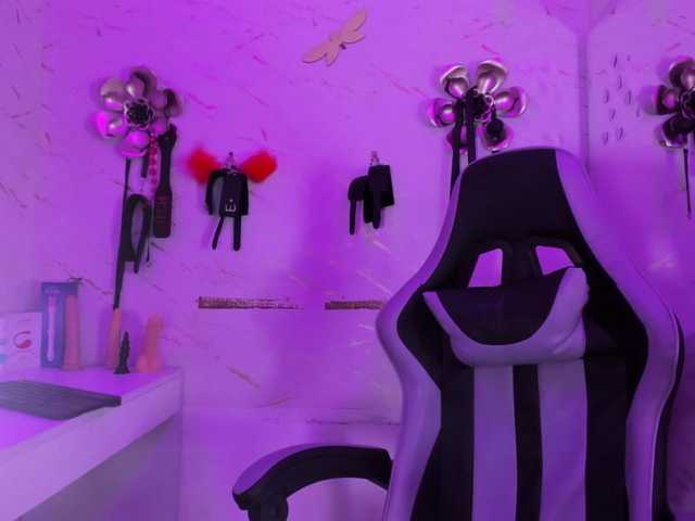 Natasha-Adams live cam on BongaCams