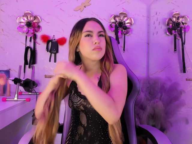 Natasha-Adams live cam on BongaCams