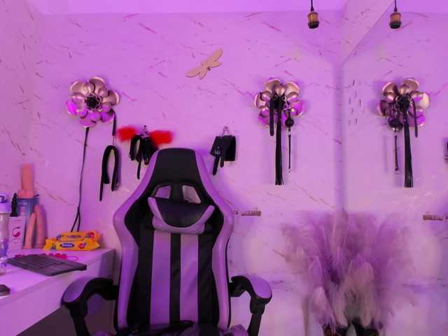 Natasha-Adams live cam on BongaCams