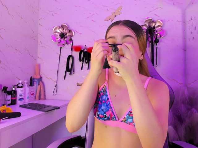 Natasha-Adams live cam on BongaCams