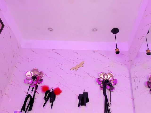 Natasha-Adams live cam on BongaCams