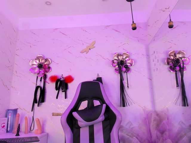 Natasha-Adams live cam on BongaCams