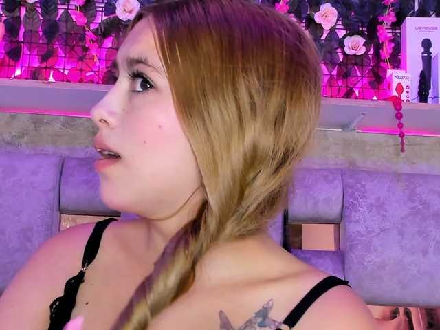 Natasha-Adams live cam on BongaCams