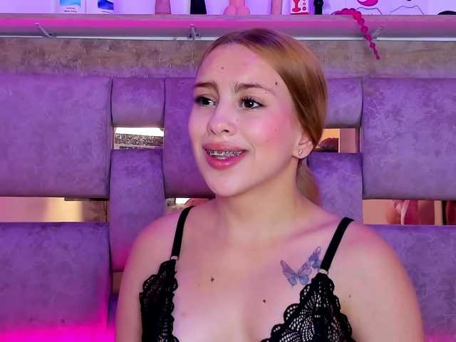 Natasha-Adams live cam on BongaCams