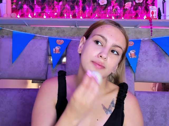 Natasha-Adams live cam on BongaCams