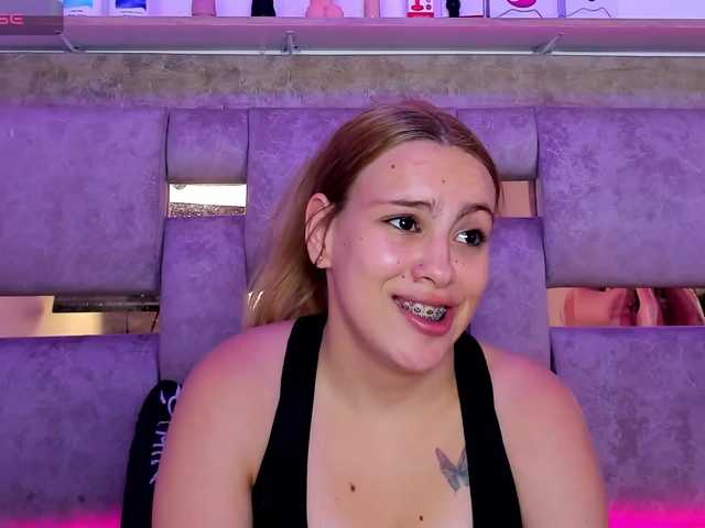 Natasha-Adams live cam on BongaCams