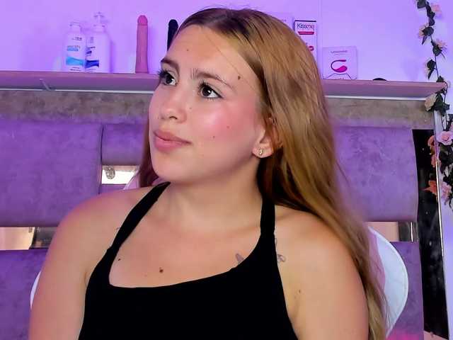 Natasha-Adams live cam on BongaCams