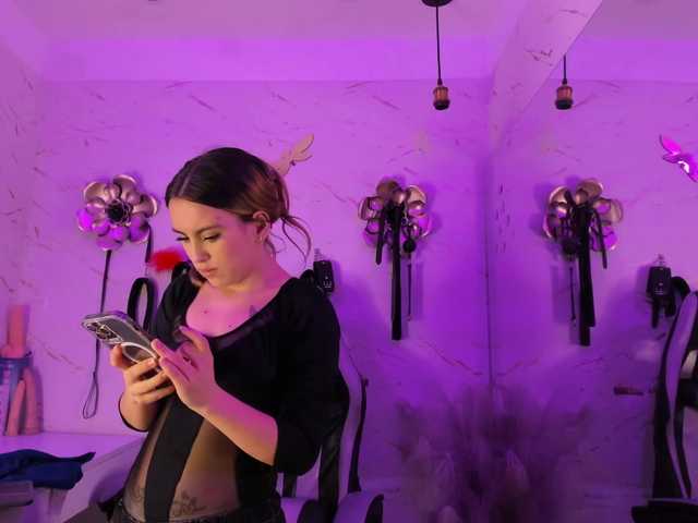 Natasha-Adams live cam on BongaCams