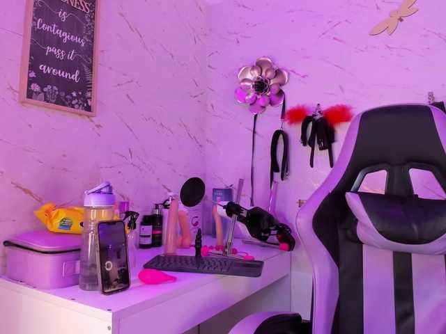Natasha-Adams live cam on BongaCams