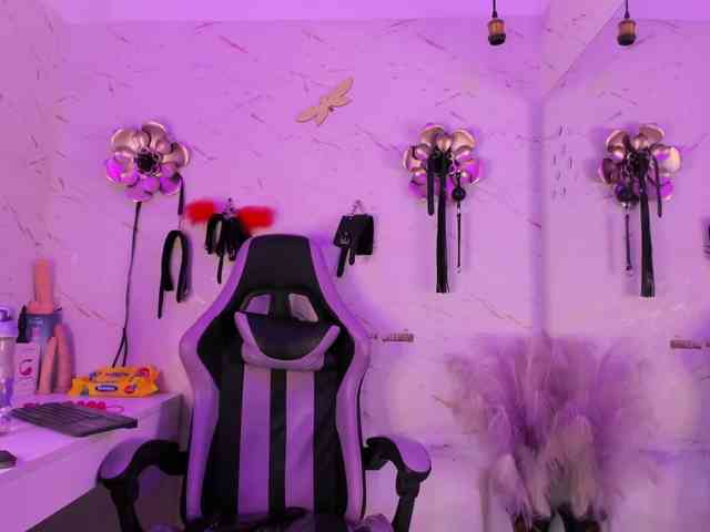 Natasha-Adams webcam