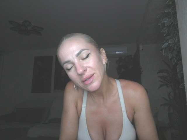 annamari1563 live cam on BongaCams