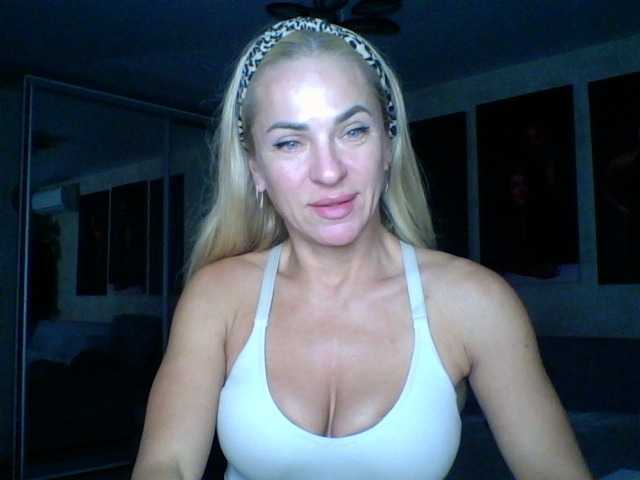 annamari1563, en directo ahora en BongaCams
