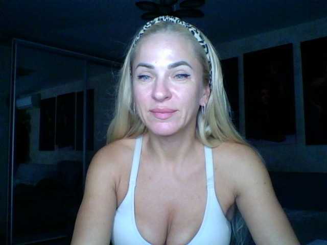 annamari1563, en directo ahora en BongaCams