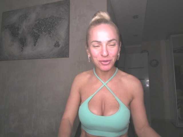 annamari1563 Live Cam and Statistics on UnifiedCams