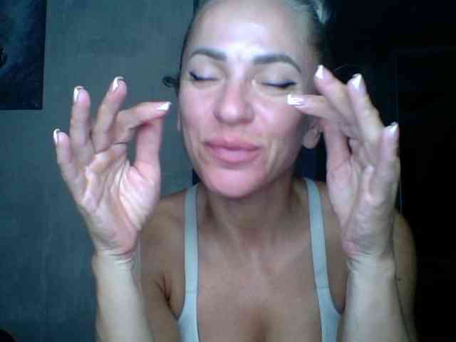 Annamari1563's cam show statistics and live stream