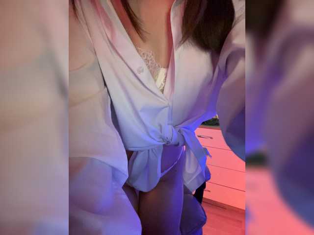 Chat with ymnichka live cam